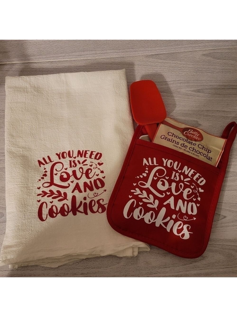 Love Pot Holder/Tea towel set